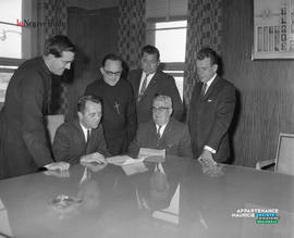 007 - Groupe d'hommes