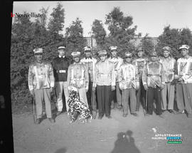 009 - Groupe d'hommes