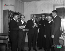 001 - Groupe d'hommes