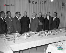 001 - Groupe d'hommes
