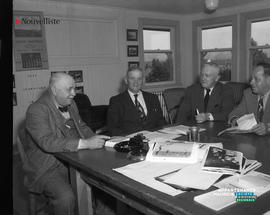 041 - Groupe d'hommes