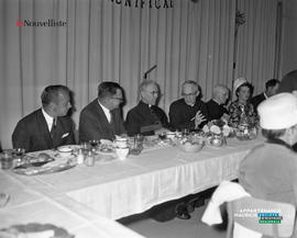 002 - Groupe d'hommes